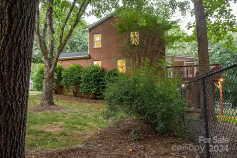 6541 Willowbottom Rd, Hickory, NC 28602 photo 3