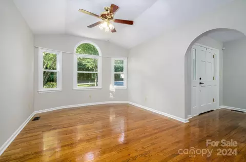 6541 Willowbottom Rd, Hickory, NC 28602 photo 8