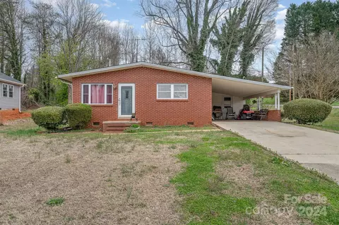819 S Caldwell Ave, Newton, NC 28658