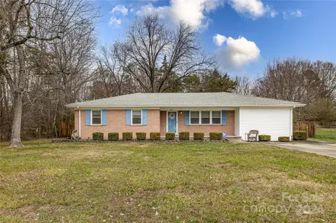 2125 Fleetwood Dr, Albemarle, NC 28001