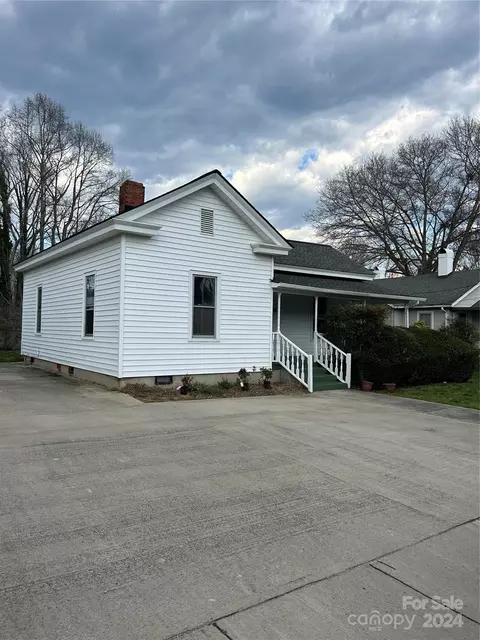 136 Whitmire St, Brevard, NC 28712