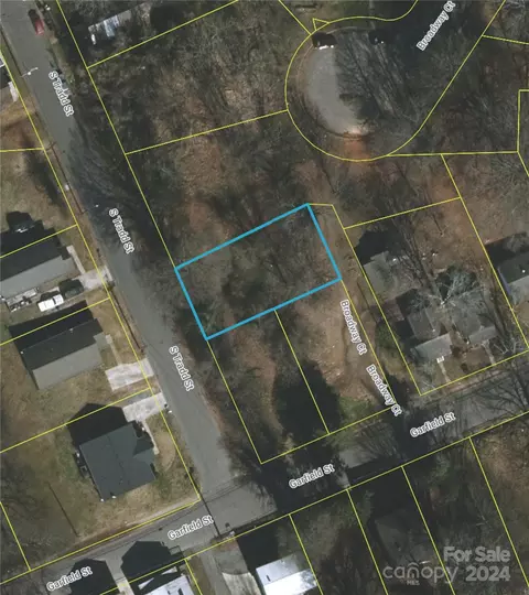 559 S Tradd St, Statesville, NC 28677