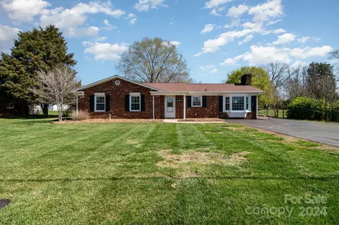 2469 Nc Highway 66 Hwy, Kernersville, NC 27284