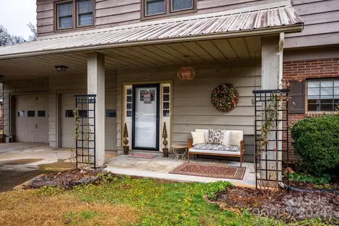 1397 Yadkin River Rd, Lenoir, NC 28645