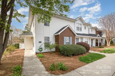 4176 Melrose Club Dr, Matthews, NC 28105