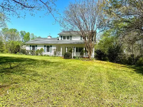 211 Blackberry Ln, Taylorsville, NC 28681