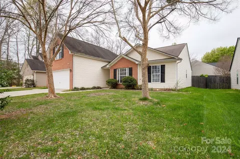 8608 Branscomb Dr, Charlotte, NC 28262