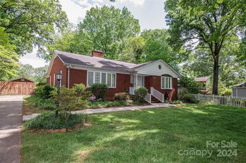 2239 Lockhart Dr, Charlotte, NC 28203