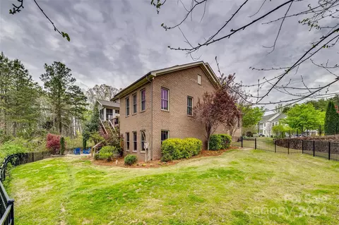 Exterior - 620 Pomegranate Pl, Fort Mill, SC 29708 photo 7 of 10