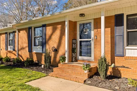 633 Briarwood Dr, Mooresville, NC 28115