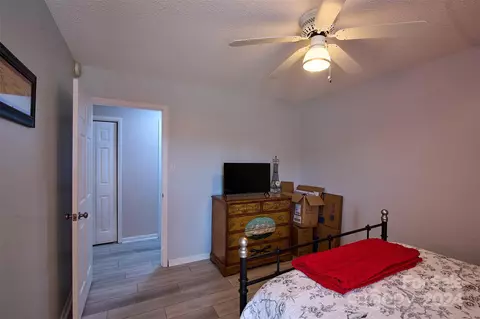 Bedroom - 2313 E Nc 10 Hwy, Conover, NC 28613 photo 8 of 10