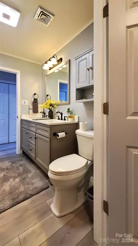 Bath - 2313 E Nc 10 Hwy, Conover, NC 28613 photo 5 of 7