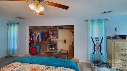 Bedroom - 2313 E Nc 10 Hwy, Conover, NC 28613 photo 4 of 10
