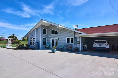 Exterior - 2313 E Nc 10 Hwy, Conover, NC 28613 photo 9 of 11