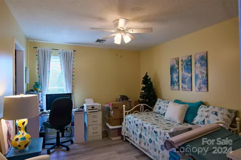 Bedroom - 2313 E Nc 10 Hwy, Conover, NC 28613 photo 9 of 10