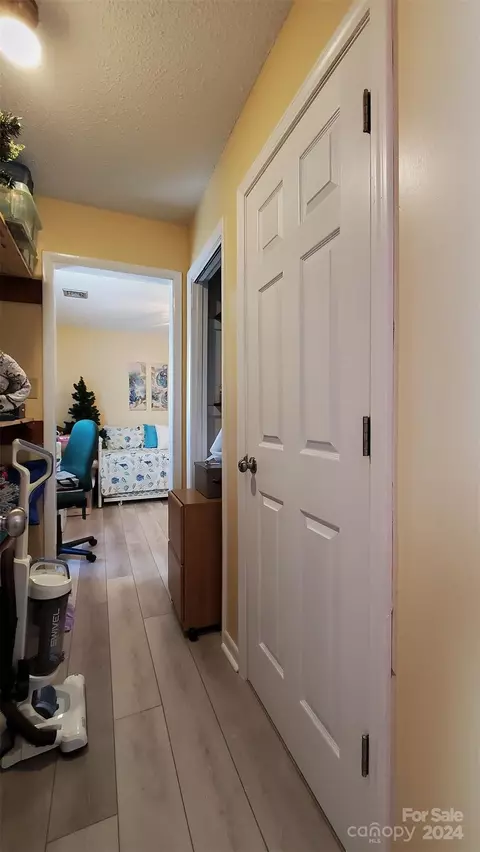 Entry Way - 2313 E Nc 10 Hwy, Conover, NC 28613 photo 3 of 4
