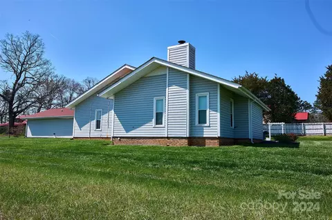 Exterior - 2313 E Nc 10 Hwy, Conover, NC 28613 photo 6 of 11