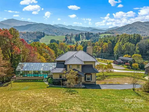 67 Highland Hills Dr, Burnsville, NC 28714