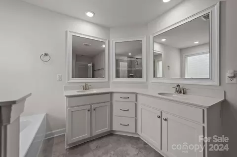 Bath - 15741 Queens Trail Dr, Davidson, NC 28036 photo 3 of 7