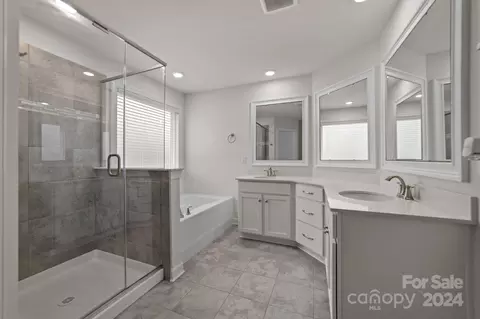 Bath - 15741 Queens Trail Dr, Davidson, NC 28036 photo 2 of 7