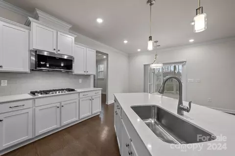 Kitchen - 15741 Queens Trail Dr, Davidson, NC 28036 photo 7 of 8