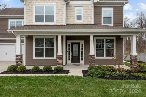 Exterior - 15741 Queens Trail Dr, Davidson, NC 28036 photo 5 of 13