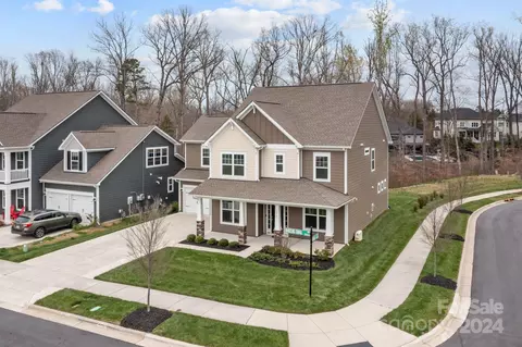 Exterior - 15741 Queens Trail Dr, Davidson, NC 28036 photo 4 of 13