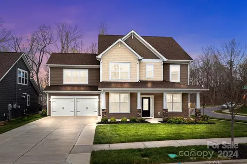 15741 Queens Trail Dr, Davidson, NC 28036