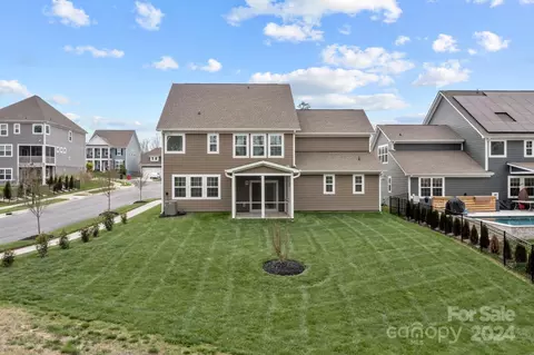 Exterior - 15741 Queens Trail Dr, Davidson, NC 28036 photo 7 of 13
