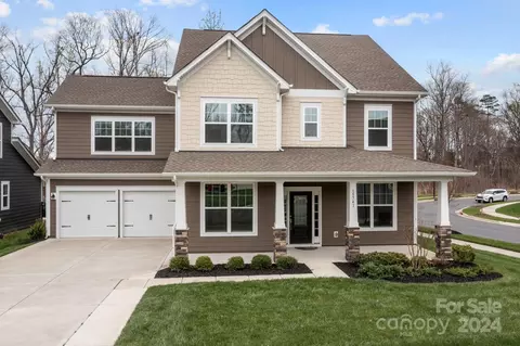 Exterior - 15741 Queens Trail Dr, Davidson, NC 28036 photo 3 of 13