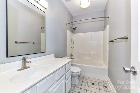 Bath - 135 Fairview Ln, Davidson, NC 28036 photo 4 of 4