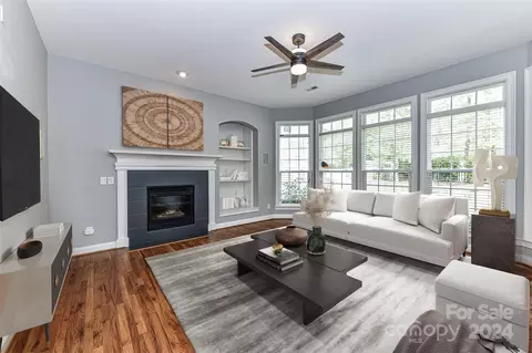 Living - 135 Fairview Ln, Davidson, NC 28036 photo 2 of 4