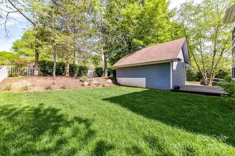 Exterior - 135 Fairview Ln, Davidson, NC 28036 photo 6 of 8