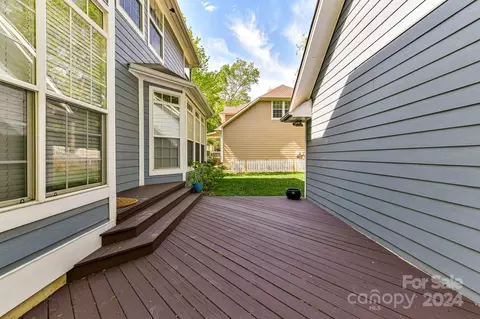 Exterior - 135 Fairview Ln, Davidson, NC 28036 photo 4 of 8
