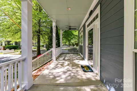 Exterior - 135 Fairview Ln, Davidson, NC 28036 photo 2 of 8