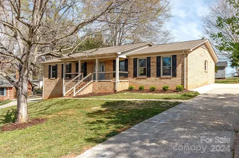 2434 Sandhurst Ct, Gastonia, NC 28054