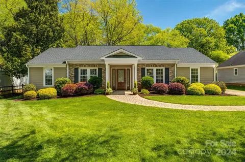 8001 Crockett Ln, Charlotte, NC 28270
