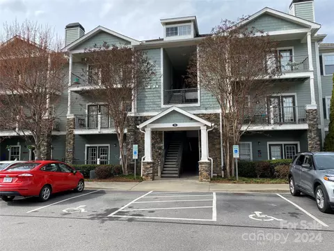 700 Vista Lake 206 Dr #206, Candler, NC 28715