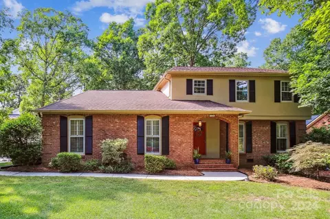 1128 Crestbrook Dr, Charlotte, NC 28211