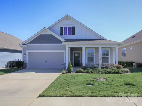 114 Boatwright Ln, Mooresville, NC 28117