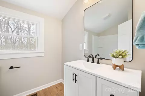 Bath - 810 Oval St, Kannapolis, NC 28081 photo 4 of 7