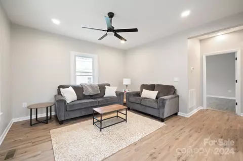 Living - 810 Oval St, Kannapolis, NC 28081 photo 1 of 4