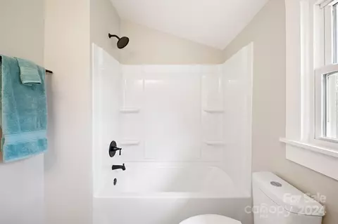 Bath - 810 Oval St, Kannapolis, NC 28081 photo 7 of 7