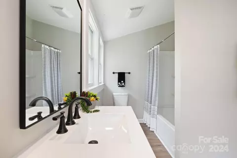 Bath - 810 Oval St, Kannapolis, NC 28081 photo 2 of 7