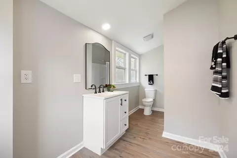 Bath - 810 Oval St, Kannapolis, NC 28081 photo 5 of 7