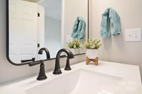 Bath - 810 Oval St, Kannapolis, NC 28081 photo 3 of 7