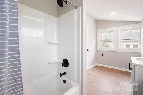 Bath - 810 Oval St, Kannapolis, NC 28081 photo 6 of 7