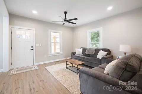 Living - 810 Oval St, Kannapolis, NC 28081 photo 3 of 4