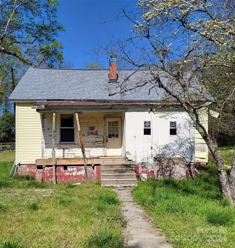 36 Pendleton St, Great Falls, SC 29055