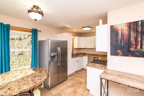 Kitchen - 346 Wyoming Dr, Sylva, NC 28779 photo 2 of 2